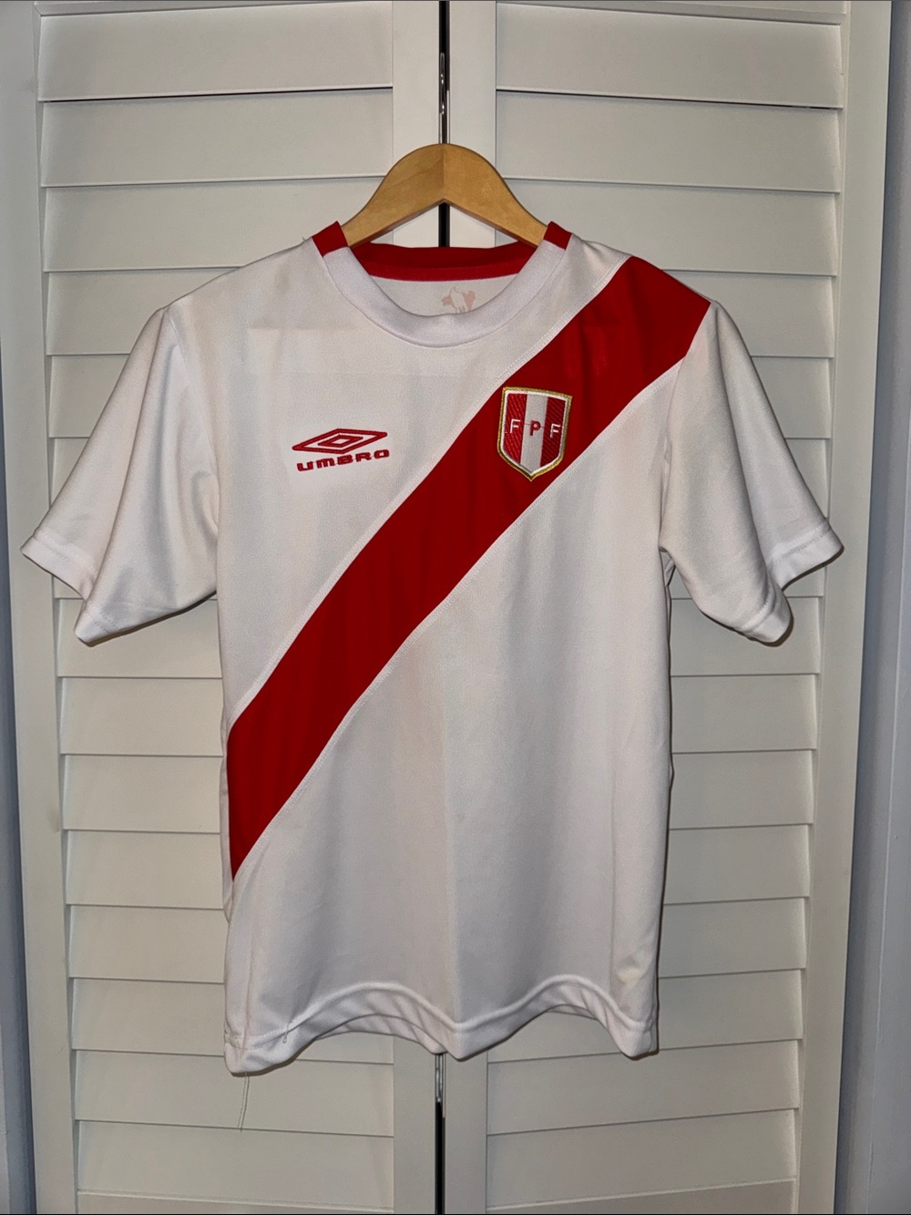 Umbro White & Red Diagonal Soccer Jersey